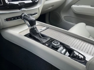 Volvo XC60 Volvo XC60 2.0 D4 AWD INSCRIPTION - PANO - 20 INCH - afbeelding nr 11