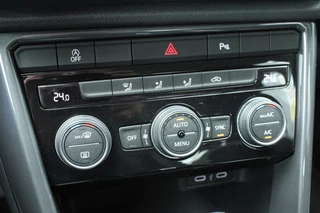 Volkswagen T-Roc Clima Cruise Navi Carplay Camera 17