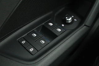 Audi A3 Audi A3 Sportback 30 TFSI Business edition | Adaptive Cruise | Stoelverwarming | Trekhaak | Carplay | Full LED | PDC | Navigatie - afbeelding nr 13