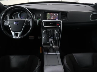 Volvo V60 Volvo V60 1.5 T3 R-Design | Stoelverwarming | Xenon |  Leder/Alcantara | Navigatie | Trekhaak | Parkeerhulp | Climate control | Cruise control - afbeelding nr 8
