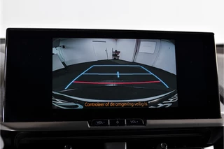 Toyota C-HR Toyota C-HR 2.0 Hybrid 200 Dynamic | Dig. Cockpit | Adapt. Cruise | Stoel-+Stuurverw. | PDC | Camera | NAV + App. Connect | ECC | LM 18