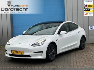 Tesla Model 3 - 448705877-0