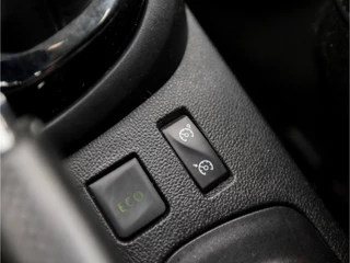 Renault Captur Automaat (NAVIGATIE, CLIMATE, CAMERA, GETINT GLAS, STOELVERWARMING, LEDER, SPORTSTOELEN, PARKEERSENSOREN, CRUISE, NIEUWE APK, NIEUWSTAAT) - afbeelding nr 25