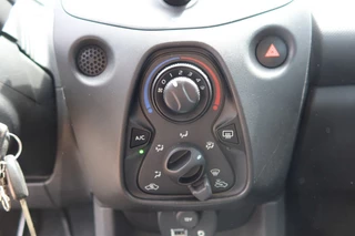 Toyota Aygo Toyota Aygo 1.0 VVT-I X-Now 5drs. Airco, LIM Cruise - afbeelding nr 10