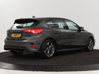 Ford Focus Ford Focus 1.0 EcoBoost ST Line | Stoel & stuurverwarming |  Carplay | Navigatie | Climate control | Parkeerhulp | Cruise control | Bluetooth - afbeelding nr 31