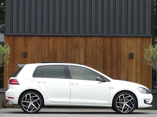 Volkswagen Golf Volkswagen Golf TSI GTE 245PK / GTI R Perf. ed. / LED - afbeelding nr 3