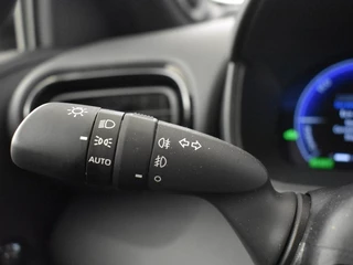 Toyota Yaris Toyota Yaris 1.5 Hybrid 130 Executive | Stuur en Stoelverwarming | PDC V+A | - afbeelding nr 21