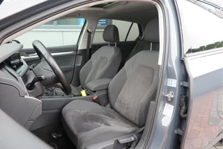 Volkswagen Golf Volkswagen Golf 1.5 TSI 96kw 130pk Style , Panorama dak , Led, Virtual cockpit ,Trekhaak uitklapbaar, PDC, Navigatie via Carplay , DAB+ , Stoelverwarming,Alcantara bekleding, etc. - afbeelding nr 16