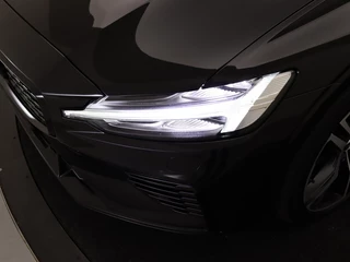 Volvo V60 Volvo V60 T8 PLUG-IN HYBRID AWD R-DESIGN SCHUIFDAK HEAD-UP DISPLAY HARMAN - afbeelding nr 11