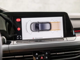 Volkswagen Golf Volkswagen Golf 1.5 TSI Sportline 150Pk (APPLE CARPLAY, GROOT NAVI, STUUR/STOELVERWARMING, SFEERVERLICHTING, SPORTSTOELEN, GETINT GLAS, KEYLESS, ADAPTIVE CRUISE, PARKEERSENSOREN, NIEUWE APK, NIEUWSTAAT) - afbeelding nr 30