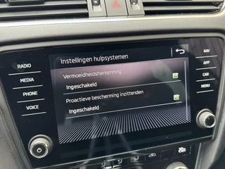Škoda Octavia Skoda Octavia Combi 1.5 TSI Greentech Sport Business Automaat | Cruise control | Climate control | Trekhaak | Parkeersensoren achter | Zwart optiek - afbeelding nr 23
