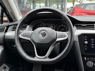 Volkswagen Passat Volkswagen Passat Variant 1.5 TSI Automaat/Trekhaak/Climate control/Stoelverwarming/150PK Keyless entry - afbeelding nr 9