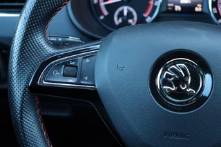 Škoda Octavia Skoda Octavia Combi 2.0 TSI RS / 230PK! / DSG / Pano / Canton / Camera / Trekhaak / 18