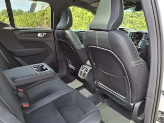 Volvo XC40 Volvo XC40 B5 AWD R-Design Panoramadak | Trekhaak | H&K Audio | 360 Camera | - afbeelding nr 28