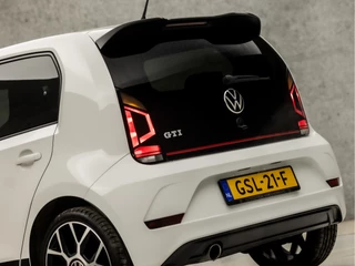 Volkswagen up! (STOELVERWARMING, BLUETOOTH, SFEERVERLICHTING, GETINT GLAS, SPORTSTOELEN, LM VELGEN, STUURWIEL MULTIFUNCTIONEEL, NIEUWE APK, NIEUWSTAAT) - afbeelding nr 11