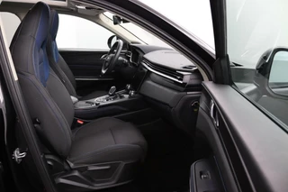 Lynk & Co 01 Lynk & Co 01 1.5 | Black on Black |Carplay | Camera | schuifd. - afbeelding nr 19