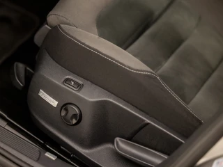 Volkswagen Golf Volkswagen Golf 1.0 TSI Sportline (APPLE CARPLAY, GROOT NAVI, CLIMATE, STOELVERWARMING, DYNAMISCHE KNIPPERLICHTEN, MASSAGE, ALCANTARA, ADAPTIVE CRUISE, PARKEERSENSOREN, GETINT GLAS, LM VELGEN, NIEUWSTAAT) - afbeelding nr 14
