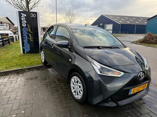 Toyota Aygo Toyota Aygo 1.0 VVT-i x-play LTD NAVI-AIRCO-5 DEURS - afbeelding nr 2