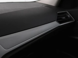 BMW 3 Serie BMW 3-serie 330e eDrive Edition | Trekhaak | Leder |  Stoelverwarming | Carplay | Live Cockpit | Full LED | DAB | Climate control | Parkeerhulp - afbeelding nr 26