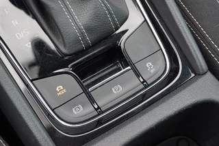 Škoda Karoq Škoda Karoq 1.5 TSI DSG Sportline/ Panodak/ Standverwarming/ Camera/ ACC/ DCC - afbeelding nr 46