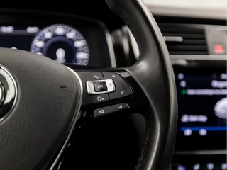 Volkswagen Golf Volkswagen Golf 1.5 TSI R-Line Sport 150Pk Automaat (VIRTUAL COCKPIT, APPLE CARPLAY, GROOT NAVI, CAMERA, LED KOPLAMPEN, ALCANTARA, ADAPTIVE CRUISE, LM VELGEN, DAB+, NIEUWE APK, NIEUWSTAAT) - afbeelding nr 21