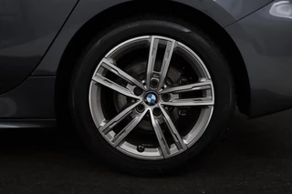 BMW 1 Serie BMW 1-serie 116i High Executive | M Sport | Leder |  Stoelverwarming | Carplay | Full LED | Sportstoelen | Navigatie | Climate control | Live Cockpit | Parkeerhulp | Cruise control - afbeelding nr 32