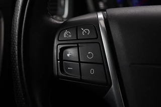 Volvo V60 Volvo V60 2.0 T3 R-Design | Dealer onderhouden |  Stoelverwarming | Xenon | Trekhaak | Navigatie | Leder/Alcantara | Parkeerhulp | Bluetooth | Cruise control - afbeelding nr 13