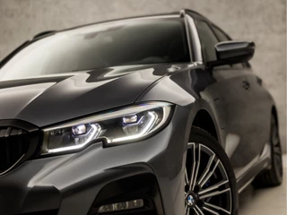 BMW 3 Serie BMW 3 Serie Touring 330e xDrive M Sport 293Pk Automaat (PANORAMADAK, M PAKKET, LASER KOPLAMPEN, MEMORY SEATS, HEAD-UP DISPLAY, HARMAN/KARDON, 360 CAMERA, ADAPTIVE CRUISE, APPLE CARPLAY, NIEUWE APK, NIEUWSTAAT) - afbeelding nr 17