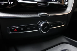Volvo XC60 Volvo XC60 2.0 T8 Twin Engine AWD R-Design | Pano | Trekhaak - afbeelding nr 37