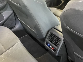 Volkswagen Golf Volkswagen Golf 1.5 eTSI Style Airco ECC Carplay Navi Adaptive Crusie Control Massagestoel AGR Ambiente verlichting - afbeelding nr 18