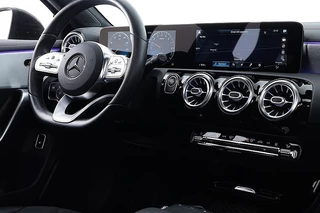 Mercedes-Benz A-Klasse Mercedes-Benz A-Klasse 250 e AMG Plug-In Hybride Night Ed. | PANORAMADAK | NAVI | Full LED - afbeelding nr 3