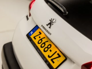 Peugeot 2008 Automaat (PANORAMADAK, APPLE CARPLAY, NAVIGATIE, CLIMATE, STOELVERWARMING, LEDER, SPORTSTOELEN, GETINT GLAS, CRUISE, LM VELGEN, NIEUWSTAAT) - afbeelding nr 36