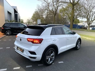 Volkswagen T-Roc Volkswagen T-Roc 1.5 TSI R-Line/ Camera/ Pano.Dak/ Virtual Dashboard - afbeelding nr 22