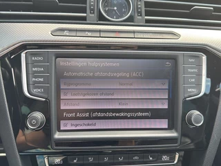 Volkswagen Passat Volkswagen Passat 1.8 TSI DSG R-LINE PANO-DAK/TREKHAAK/360-CAMERA/LEDER/NAVI/ACC/CARPLAY - afbeelding nr 24