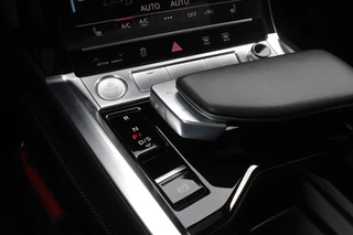 Audi e-tron Audi e-tron Sportback 50 quattro S edition 71 kWh / Panoramadak / Camera / Luchtvering / 20'' / Leder&Alcantara / DAB / ACC / Navigatie / Stoelverwarming - afbeelding nr 14