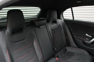 Mercedes-Benz A-Klasse Mercedes A-klasse 220 AMG Automaat 191 PK |PANORAMADAK, WIDESCREEN, 360 CAMERA, NIGHT PAKKET, STOELVERWARMING, PDC, LED| - afbeelding nr 12