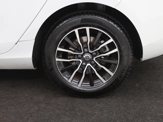 Volvo V40 Volvo V40 2.0 T2 Nordic+ | Stoelverwarming | Trekhaak |  Standkachel | Navigatie | Full LED | Verwarmde voorruit | Bluetooth | Climate control - afbeelding nr 27