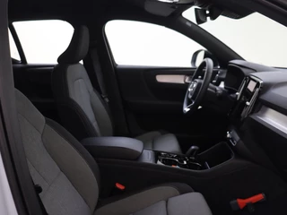 Volvo XC40 Volvo XC40 B4 Plus Dark | Trekhaak | Dodehoekdetectie | Achteruitrijcamera - afbeelding nr 13