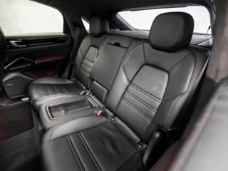 Porsche Cayenne 476Pk Automaat (PANORAMADAK, SPORTCHRONO PAKKET, ALCANTARA HEMEL, MEEGESPOTEN BUMPERS, LUCHTVERING, MEMORY SEATS, SFEERVERLICHTING, APPLE CARPLAY, BOSE AUDIO, 360 CAMERA, NIEUWSTAAT) - afbeelding nr 16