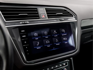 Volkswagen Tiguan 150Pk Automaat (PANORAMADAK, DIGITAL COCKPIT, APPLE CARPLAY, ELEK SPORTSTOELEN, LEDER, STOELVERWARMING, CAMERA, GETINT GLAS, KEYLESS, LED, ELEK ACHTERKLEP, PARKEER ASSISTENT, NIEUWSTAAT) - afbeelding nr 34