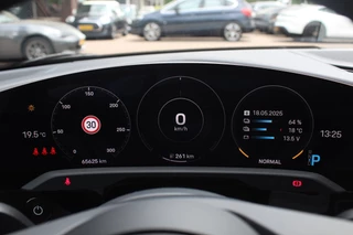 Porsche Taycan Porsche Taycan 4S Performance 84 kWh / SoH 90% / Panoramadak / Camera / Luchtvering / Achterasbesturing / 20'' / Bose / Sportchrono / ACC / Stuurverwarming / Warmtepomp / DAB / Stoelverwarming - afbeelding nr 18