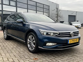 Volkswagen Passat Panoramadak Led Matrix ACC Camera Parkeersensoren Chroom Pakket Stoelverwarming 1/2 Leder Alcantara NL Auto 1e Eigenaar - afbeelding nr 7