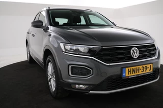 Volkswagen T-Roc Cruise Control, Panoramadak, Trekhaak, Airco, Parkeersensoren - afbeelding nr 7
