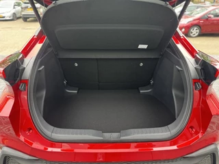 Toyota C-HR Dodenhoekdetectie, Navigatie, Parkeersensoren V + A , All-in Rijklaarprijs - afbeelding nr 14