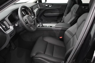 Volvo XC60 Volvo XC60 2.0 T6 Plug-in hybrid AWD Plus Dark Volvo XC60 2.0 Recharge T6 AWD Plus Dark | Nieuw! | Leder | Navigatie | Google | Harman Kardon | Panorama dak | Lichtmetalen Velgen 19