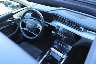 Audi e-tron Audi e-tron e-tron 55 QUATTRO ADVANCED 95 kWh PANO ORG NL - afbeelding nr 2