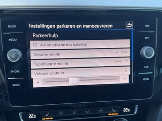 Volkswagen Passat Panoramadak Led Matrix ACC Camera Parkeersensoren Chroom Pakket Stoelverwarming 1/2 Leder Alcantara NL Auto 1e Eigenaar - afbeelding nr 23