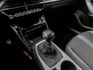Peugeot 2008 Peugeot 2008 1.2 PureTech Sport (VIRTUAL COCKPIT, APPLE CARPLAY, GROOT NAVI, LEDER, 360 CAMERA, SPORTSTOELEN, LED KOPLAMPEN, GETINT GLAS, LANE ASSIST, DAB+, NIEUWSTAAT) - afbeelding nr 11
