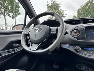 Toyota Yaris Toyota Yaris 1.5 Hybrid Dynamic Bi-Tone HYBRID / 1E EIGENAAR / STOELVERWARMING / CAMERA / LMV / NL AUTO / DEALER ONDERHOUDEN - afbeelding nr 12