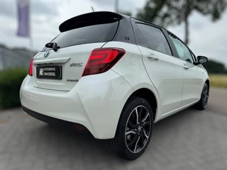 Toyota Yaris Toyota Yaris 1.5 Hybrid Dynamic Bi-Tone HYBRID / 1E EIGENAAR / STOELVERWARMING / CAMERA / LMV / NL AUTO / DEALER ONDERHOUDEN - afbeelding nr 33